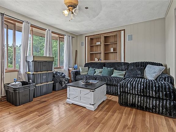 5th image of 26 Lillian Rd