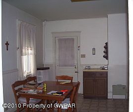 Eat-in Area of Kitchen