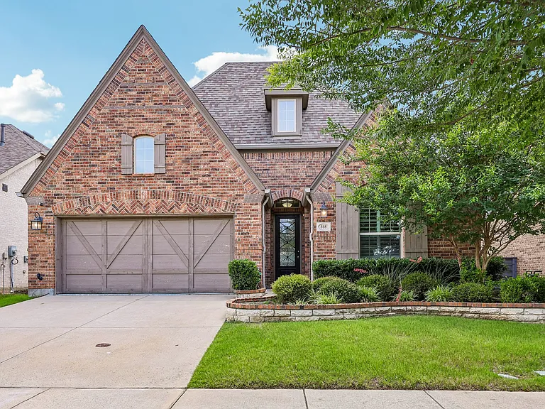 808 Parkland Dr — Photo 1