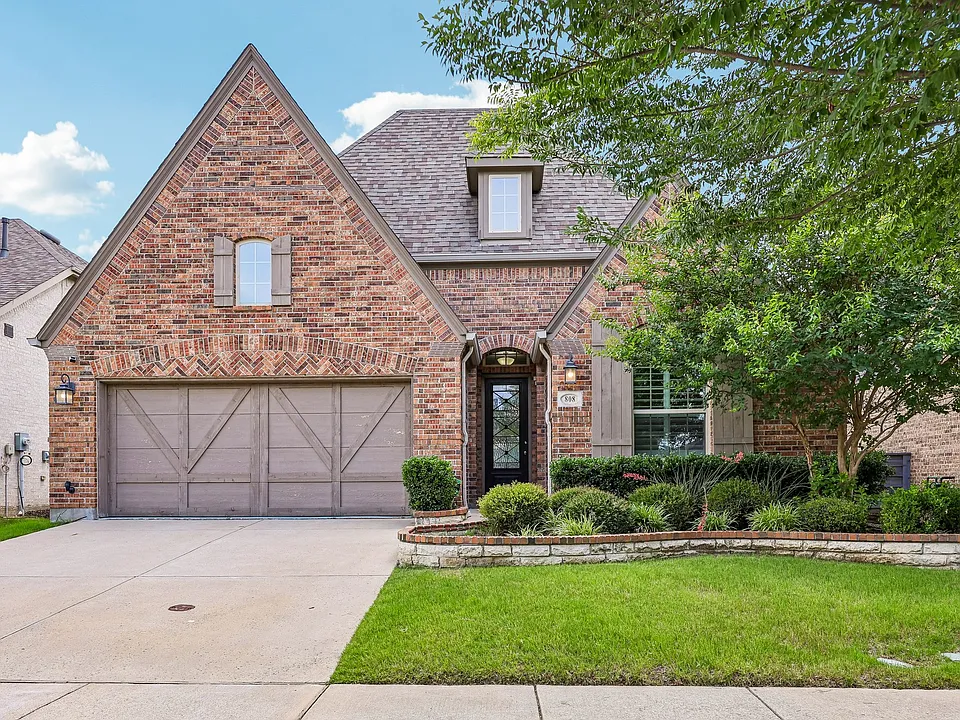 808 Parkland Dr