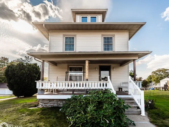 303 3rd St, Garwin, IA 50632