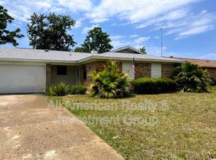 137 Deville Dr, Mary Esther, FL 32569