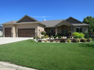 1816 Creekside Dr NE, Owatonna, MN 55060