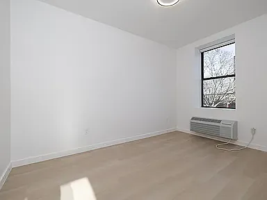 Oasis Apartments — Photo 19