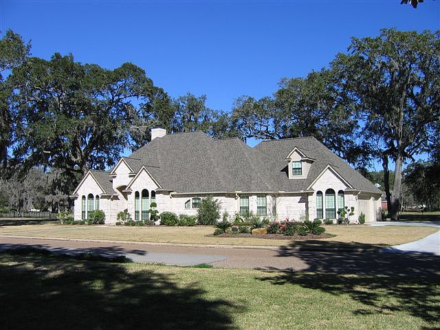 1st image of 2261 Lake Forest Dr