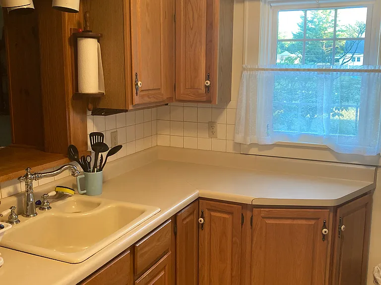 411 N College St — Photo 8