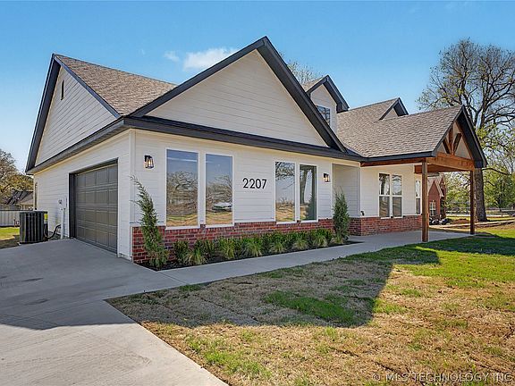 4th image of 2207 Airport Rd W