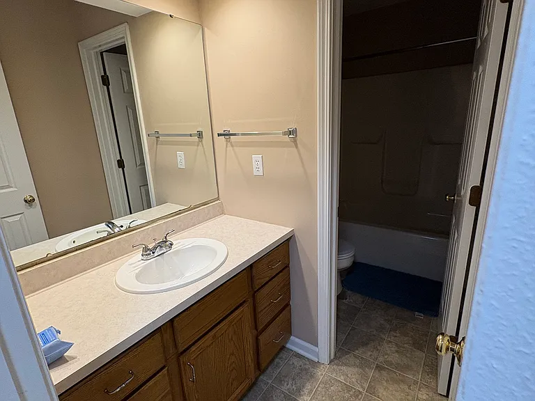 204 W Railroad St #4 — Photo 7