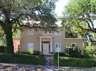 215 W Nolte St, Seguin, TX 78155
