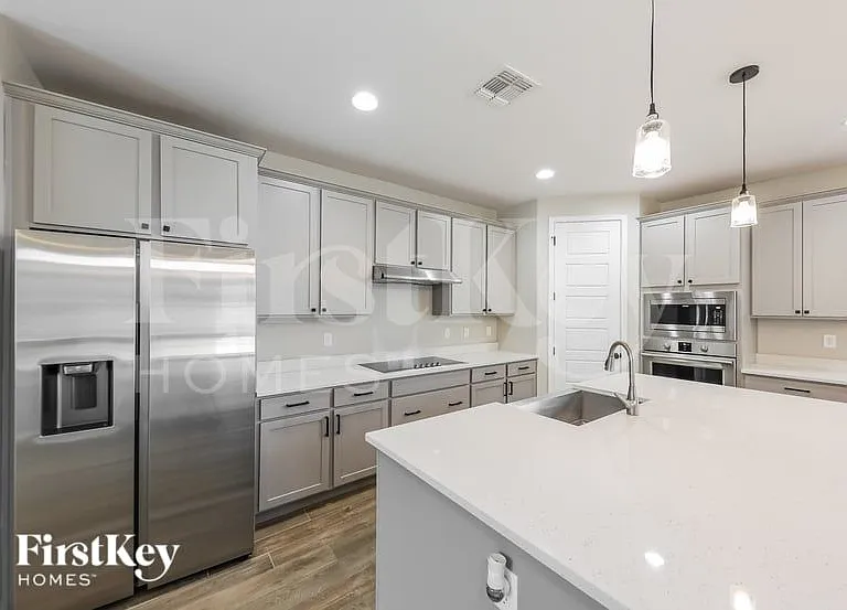 18530 W Robin Ln — Photo 5