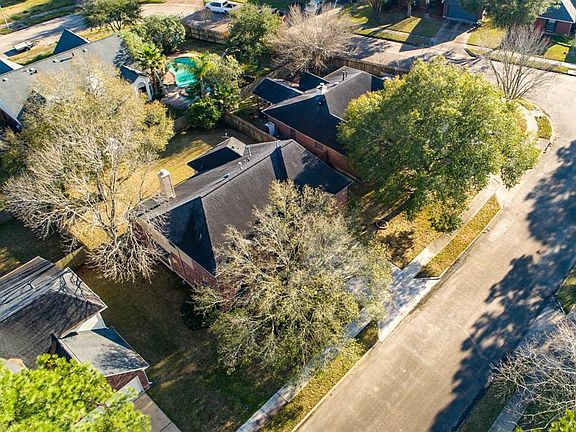 3rd image of 2213 Lady Leslie Ln