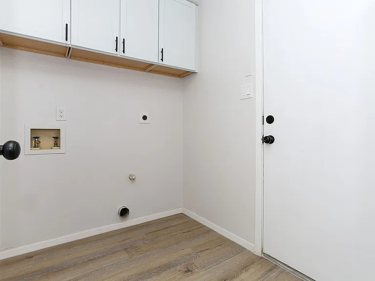 6870 Flaming Ridge Dr — Photo 27