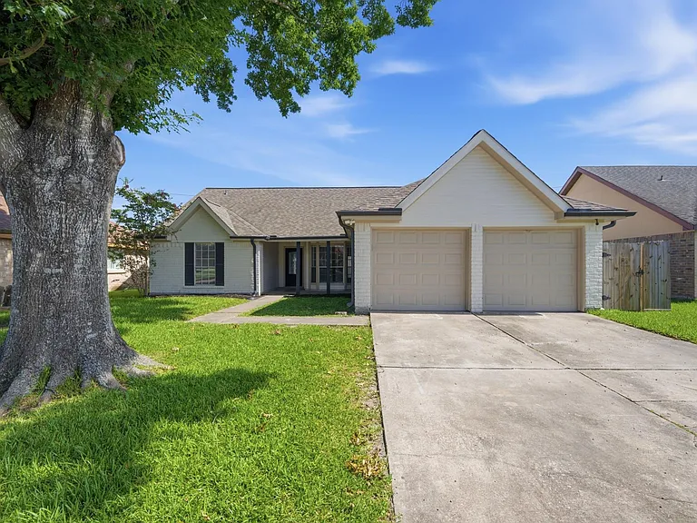 1805 Whitebriar Dr — Photo 1