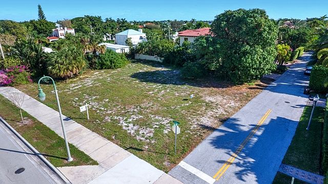1st image of 271 Palmetto Ln