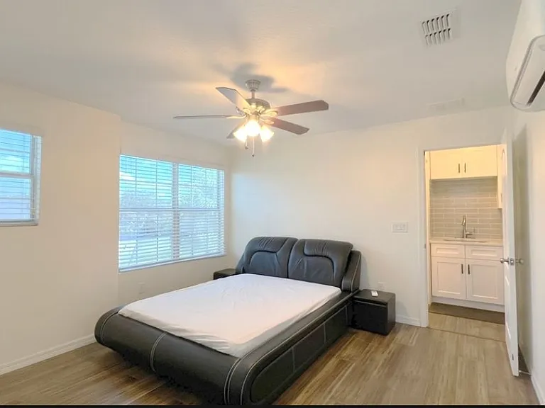 10600 Inside Loop — Photo 1