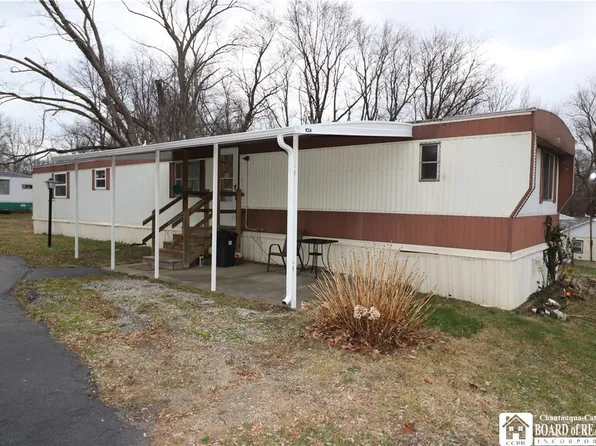 1 Andrus St, Silver Creek, NY 14136