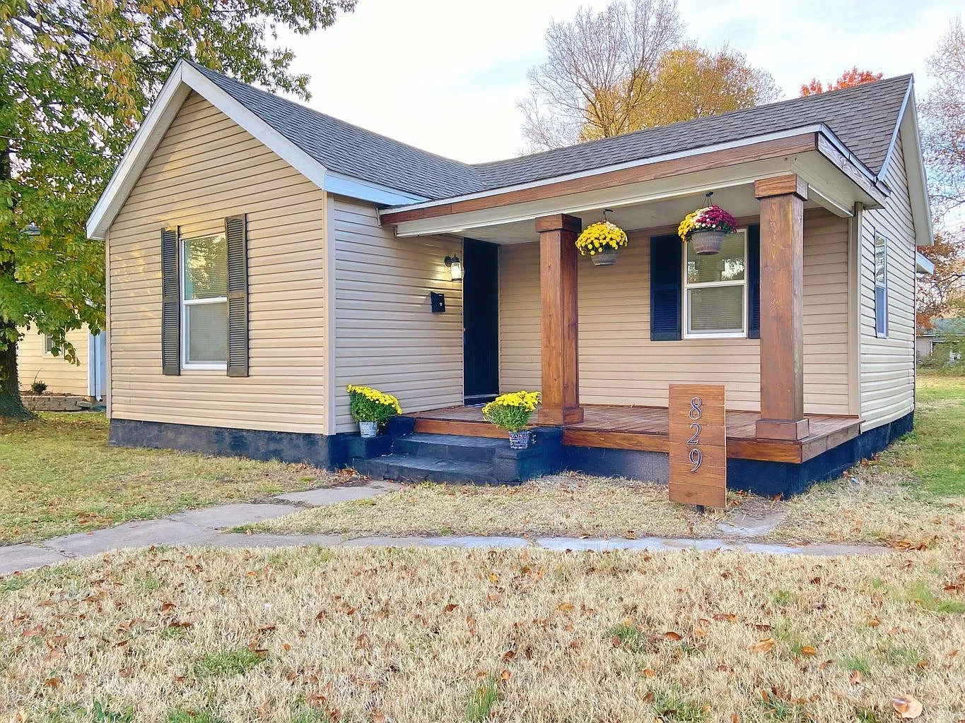 829 W Elm St — Photo 2