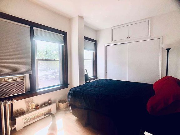 2nd image of 455 18th St #1