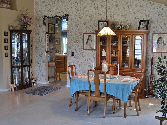 5th image of 471 Verona Pl