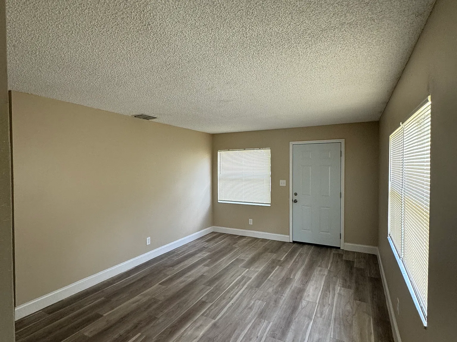 2 bed, 850 sqft, $1,395 — Photo 1