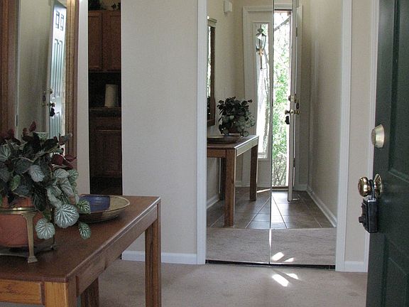 Foyer/ Entrance