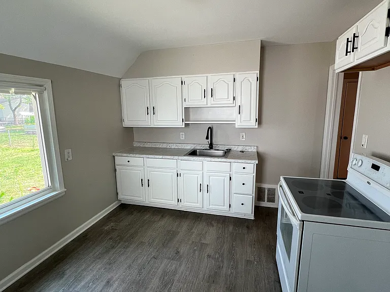 24808 Ross St — Photo 5
