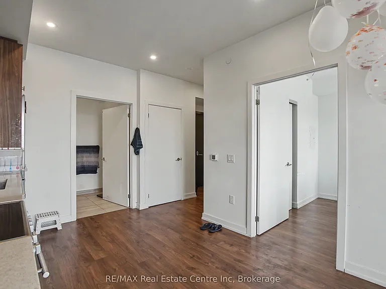 15 Wellington St S #2214 — Photo 18