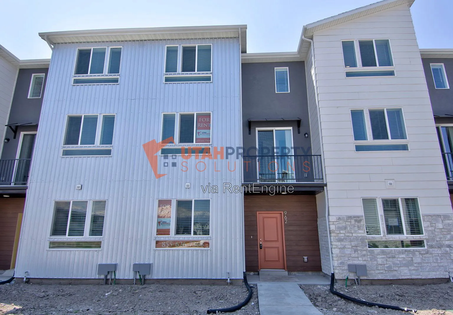 4 bed, 3.5 bath, 2024 sqft, $1,995 — Photo 2
