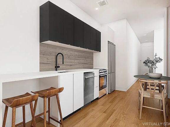 3rd image of 385 Chauncey St APT 1R