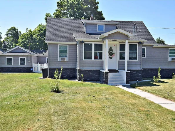 16 Juniper Road, Mastic Beach, NY 11951
