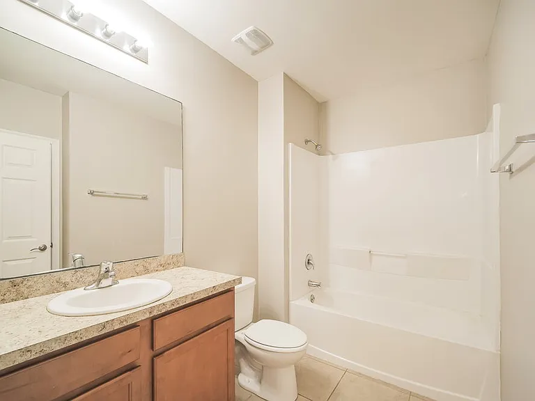 714 SW 6th St — Photo 14