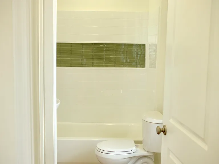 442 N Centre St — Photo 9