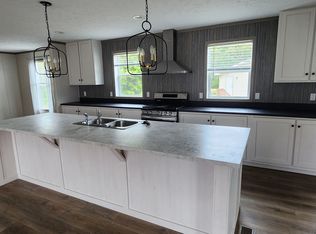 118 Deerfield Pines Dr, North Branch, MI 48461