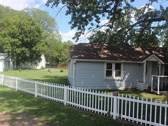 4th image of 1014 Kennedy Dr