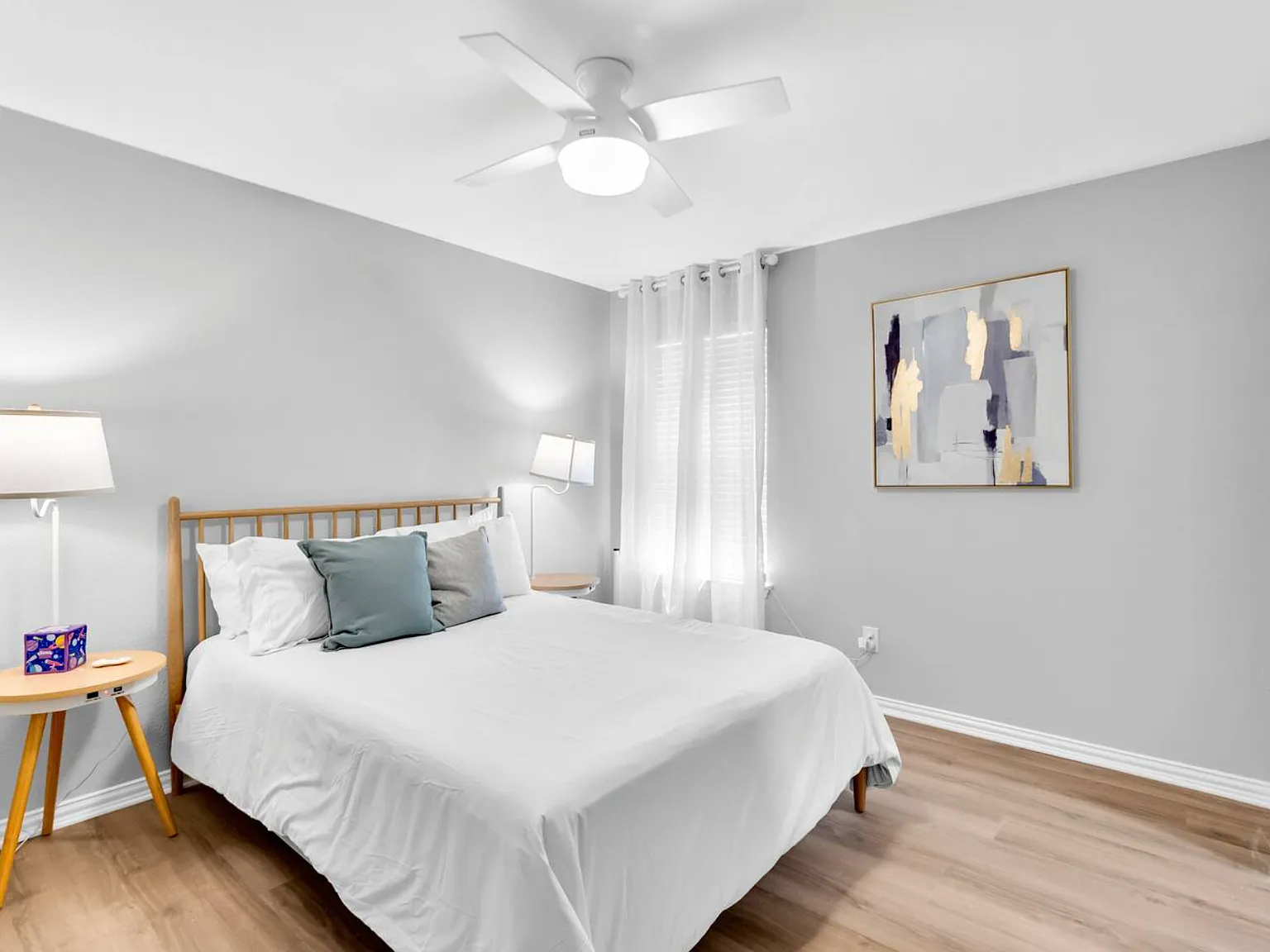 5 bed, 2.5 bath, 2292 sqft, $4,800 — Photo 2