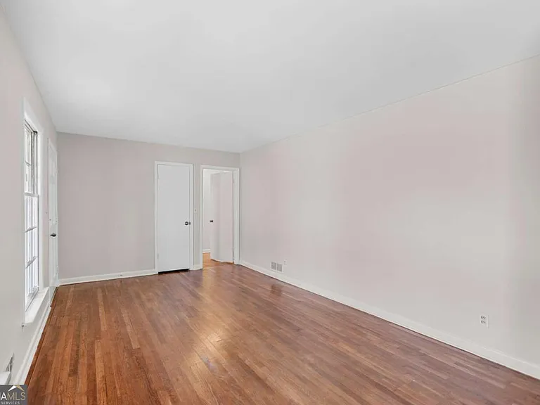 6541 Debbie Sue Ln — Photo 12