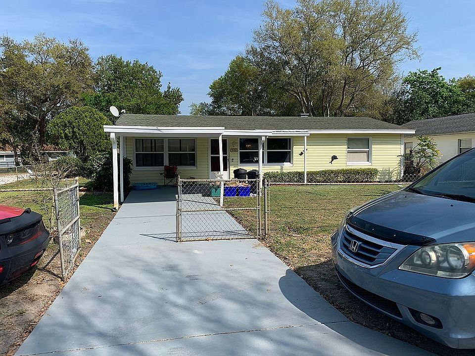 Front driveway/house