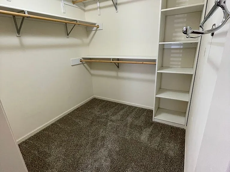 2100 Cherry Hill Dr — Photo 3