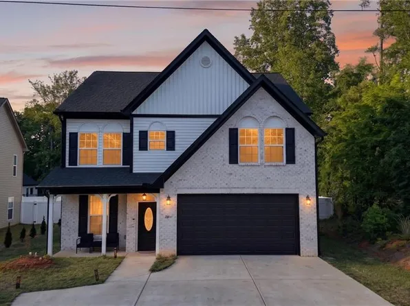 721 Petree Rd, Winston Salem, NC 27106