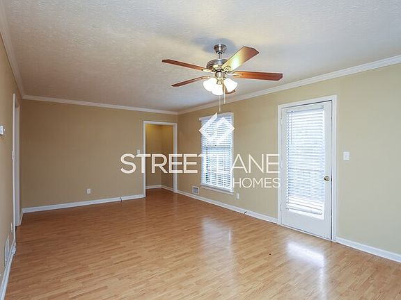 5th image of 2832 Hickory Trl