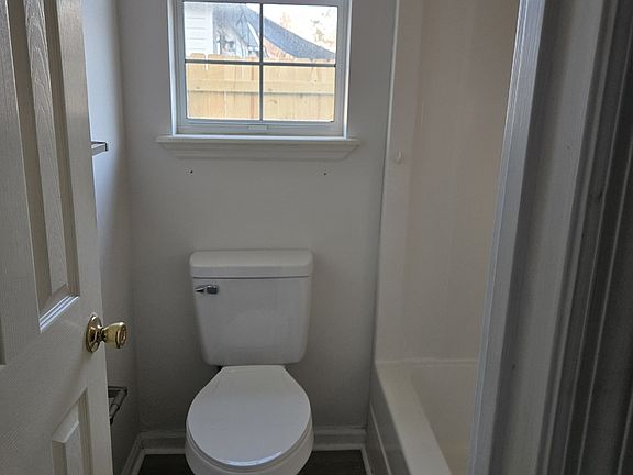 5th image of 4124 Hamilton Cir