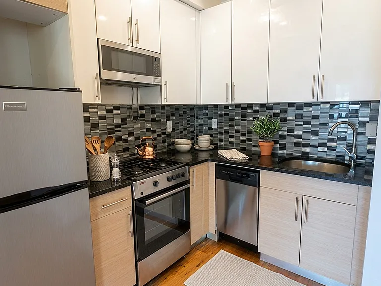105 Troutman St #202B — Photo 2