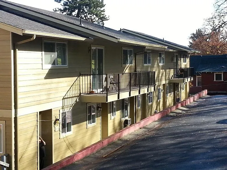 American Village of The Dalles — Photo 7