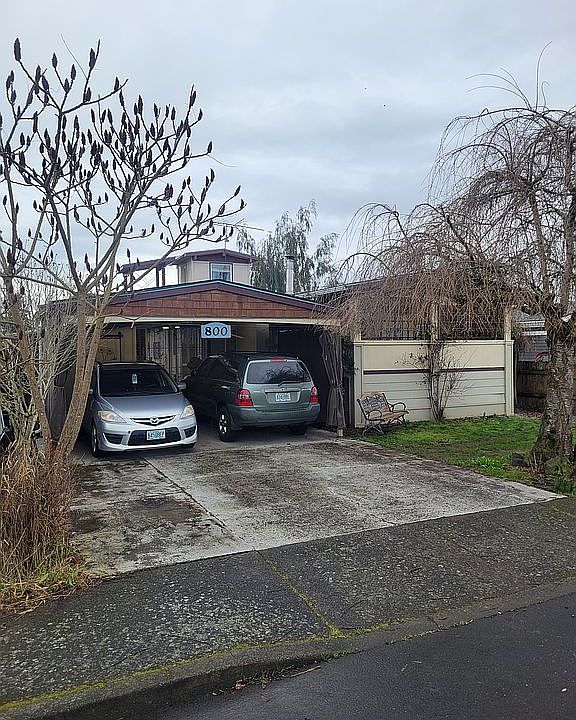1st image of 800 N Sunrise Dr