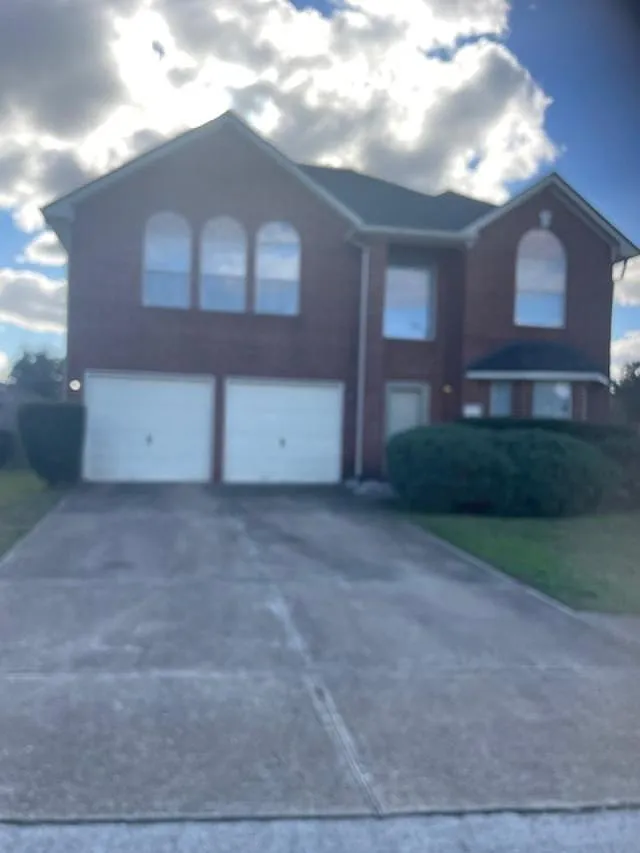 4 bed, 2.5 bath, 2532 sqft, $2,500 — Photo 1