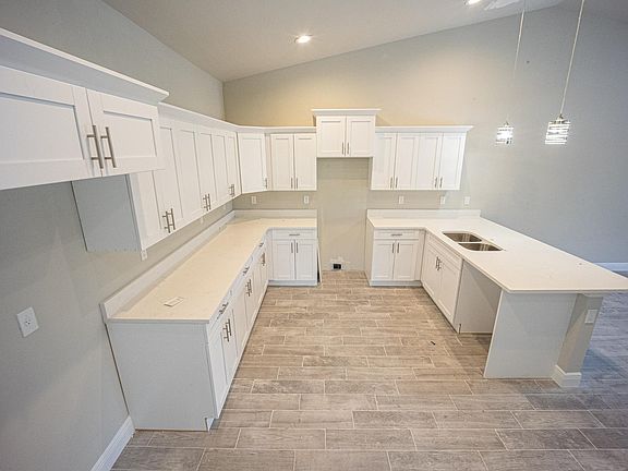 4th image of 660 Chavers St