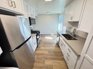 Charming 1 Bedroom unit, completely remodeled with In-Unit Washer/Dryer!, Orange, CA 92866