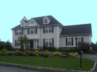 14 Rosemary Ct, Yorktown Heights, NY 10505