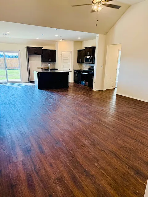 4 bed, 2000 sqft, $2,700 — Photo 4