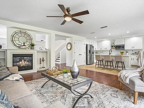 2nd image of 12168 PEBBLE POINT Drive